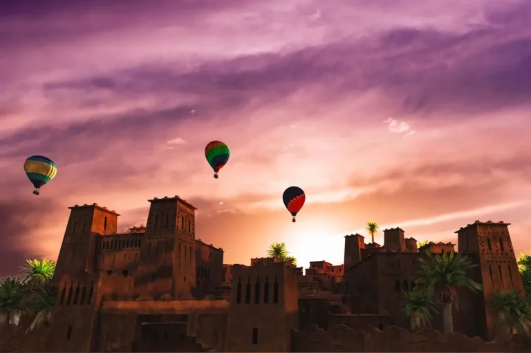 Balões de ar quente sobre uma kasbah ao pôr do sol – Viagem de 10 Dias a Partir de Tânger
