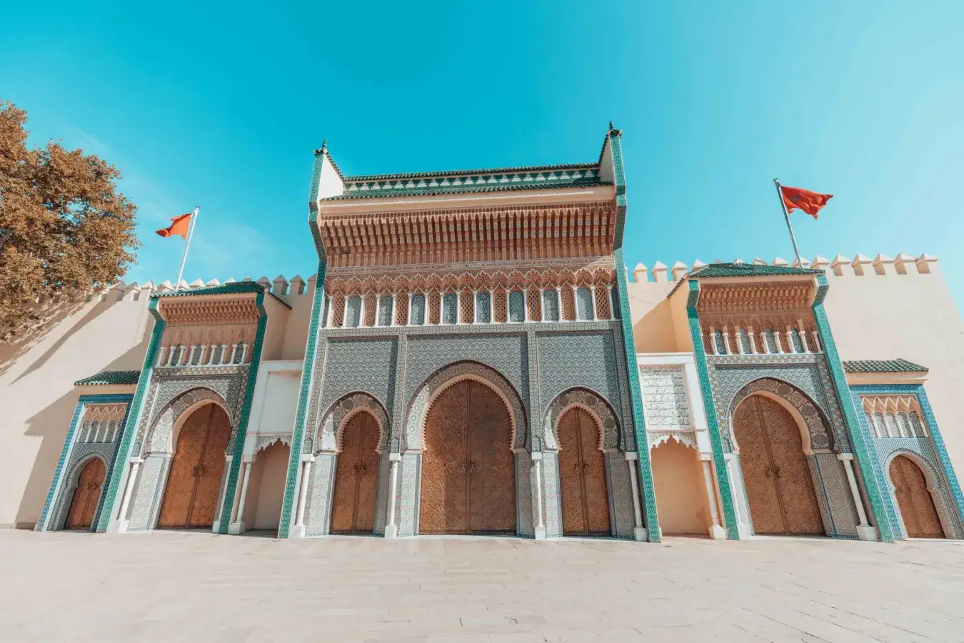 Porta di palazzo con piastrelle verdi a Fes – Tour del Marocco di 13 Giorni da Casablanca