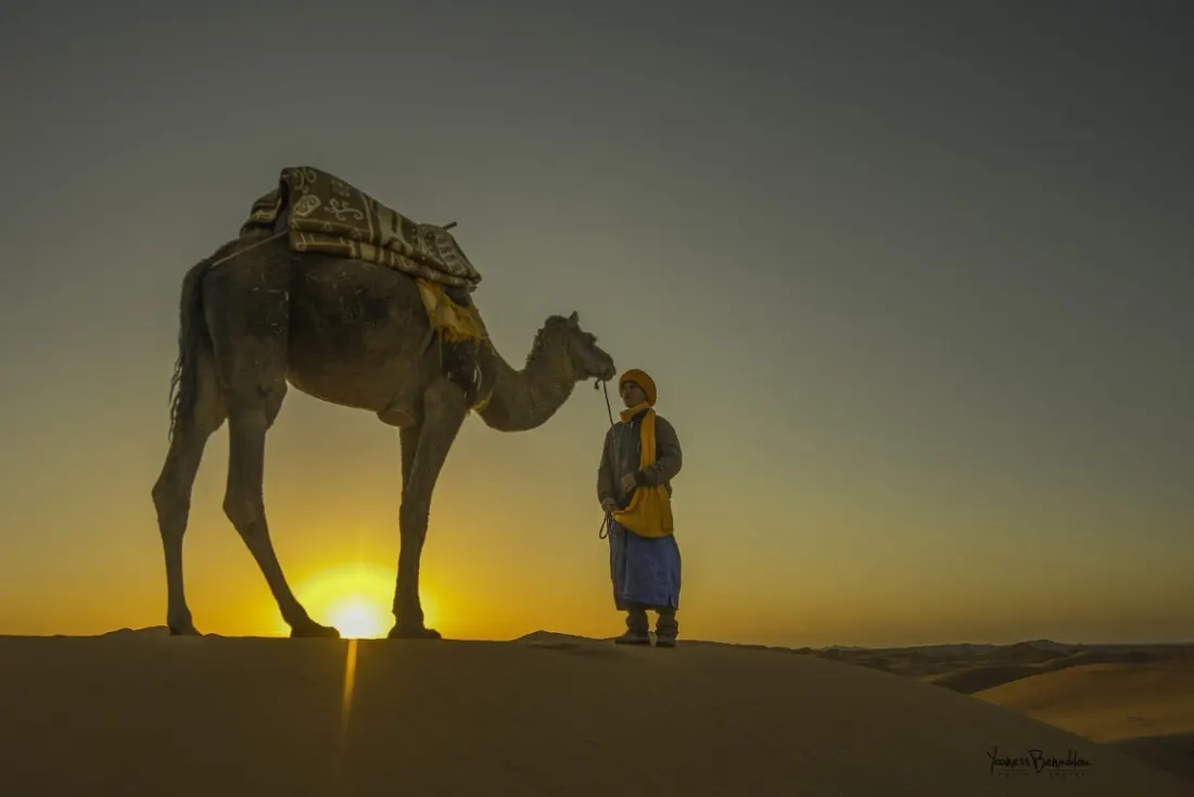Camelo e guia ao pôr do sol no deserto – Viagem de 3 Dias ao Deserto do Marrocos a Partir de Marrakech