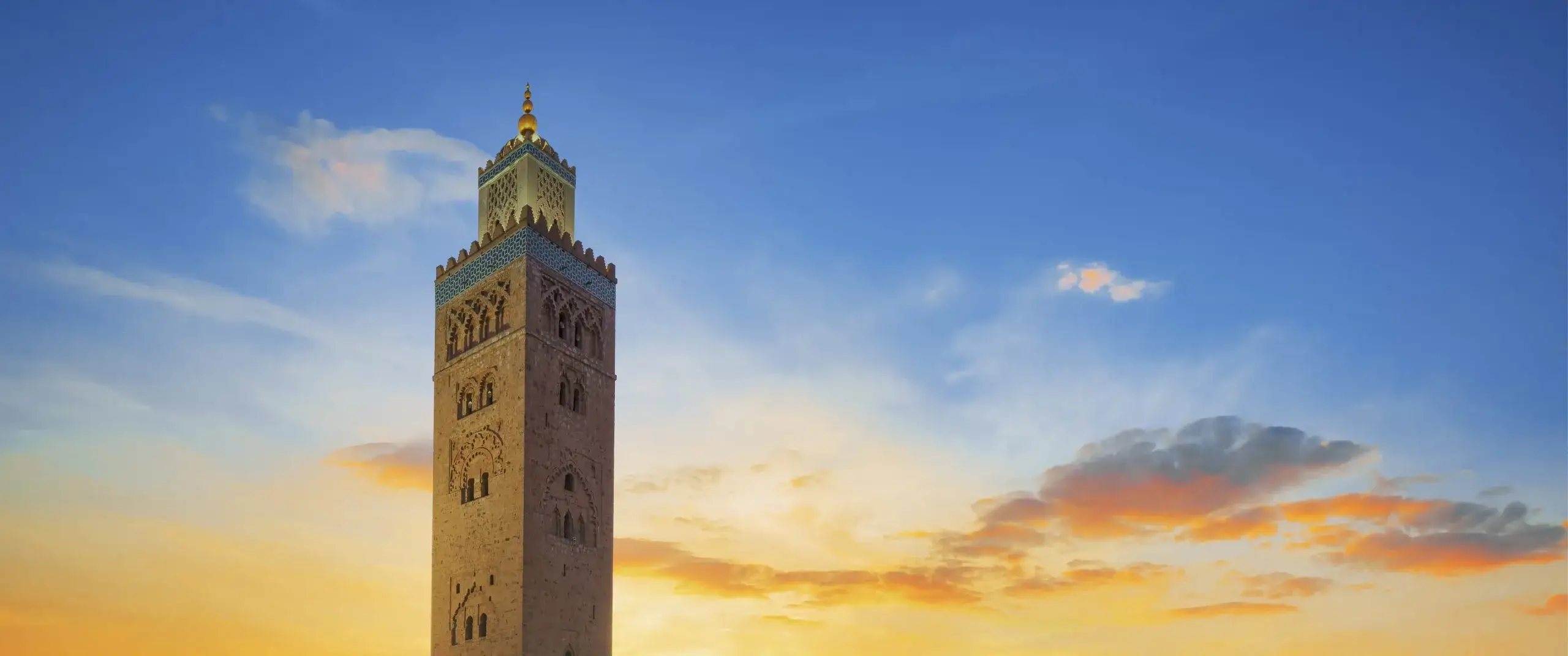 Praça Jemaa el-Fna e minarete da Koutoubia nas nossas viagens a partir de Marrakech